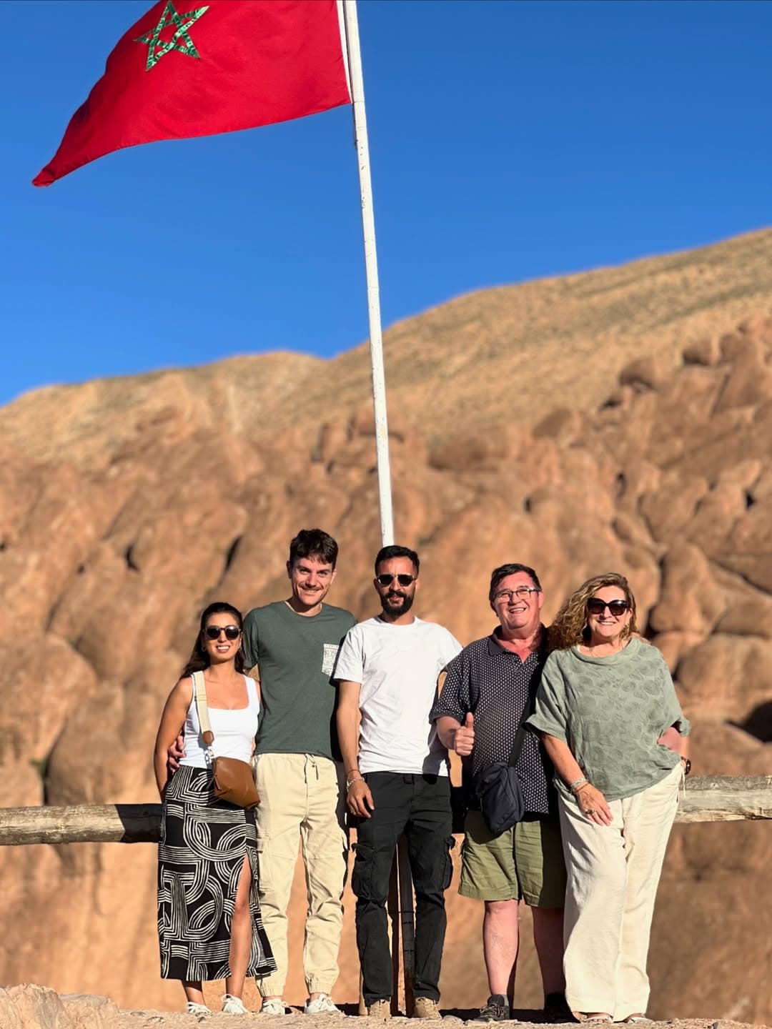 Viajeros en el desierto de Marruecos